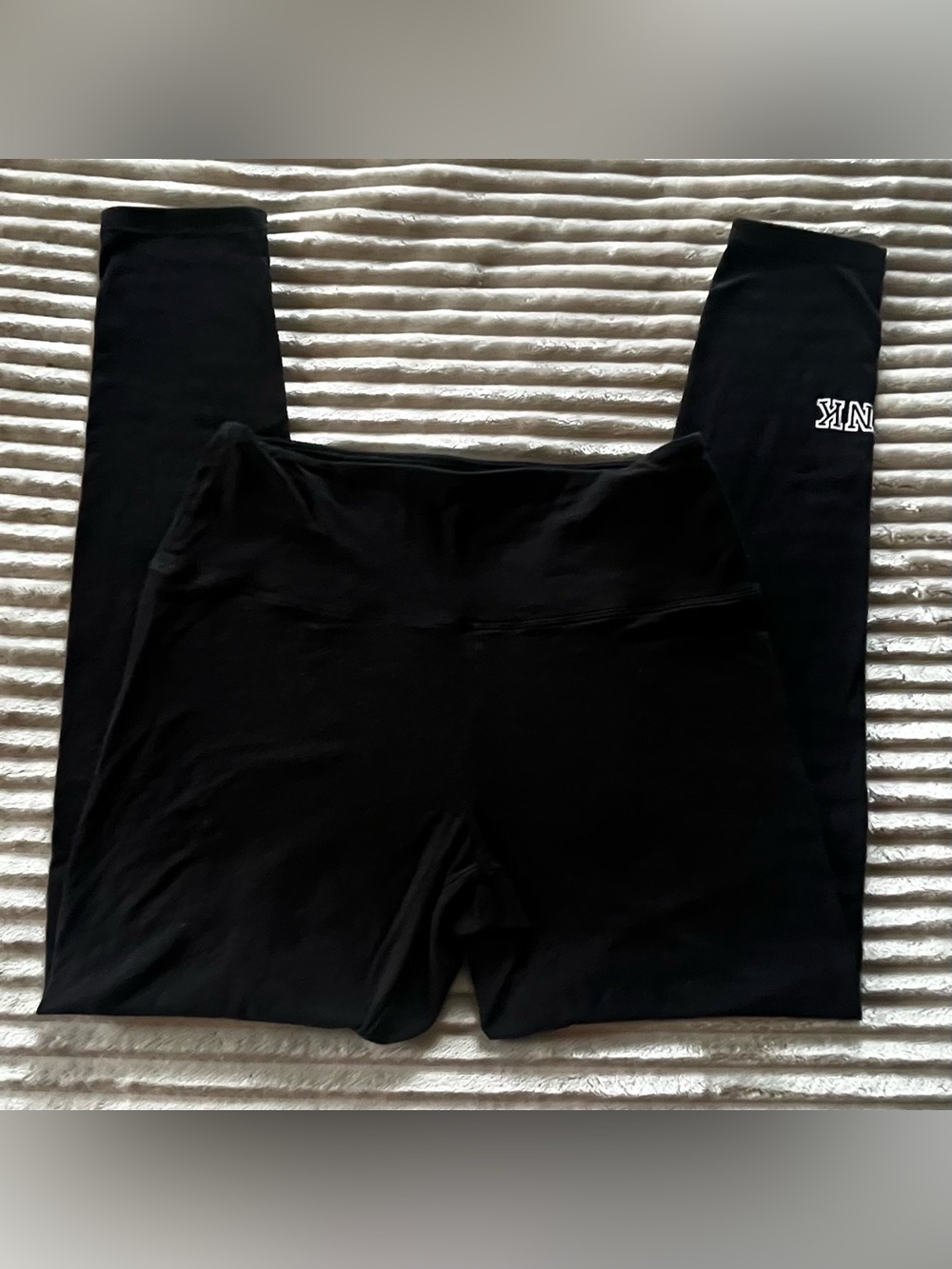PINK Yoga black cropped leggings ♡